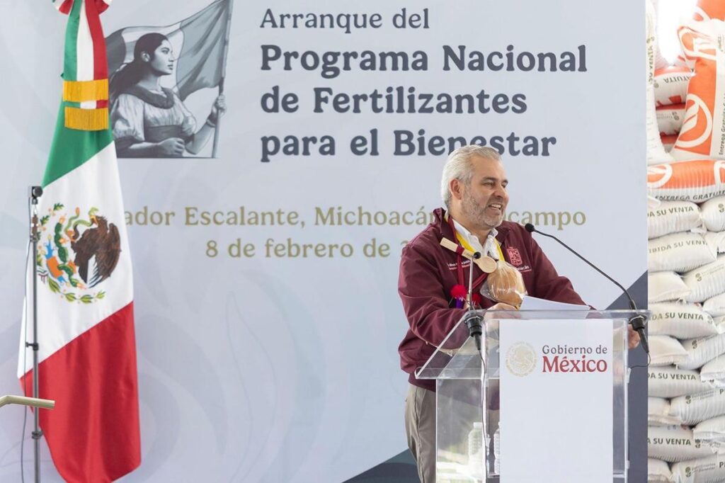 Entrega de fertilizantes gratuitos con avance del 80% en Michoacán, reporta Bedolla