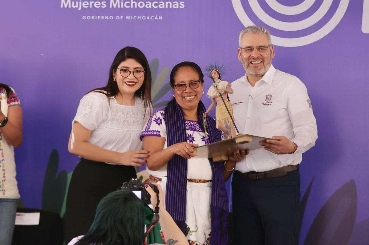 Entrega de la Presea Eréndira en Michoacán 1