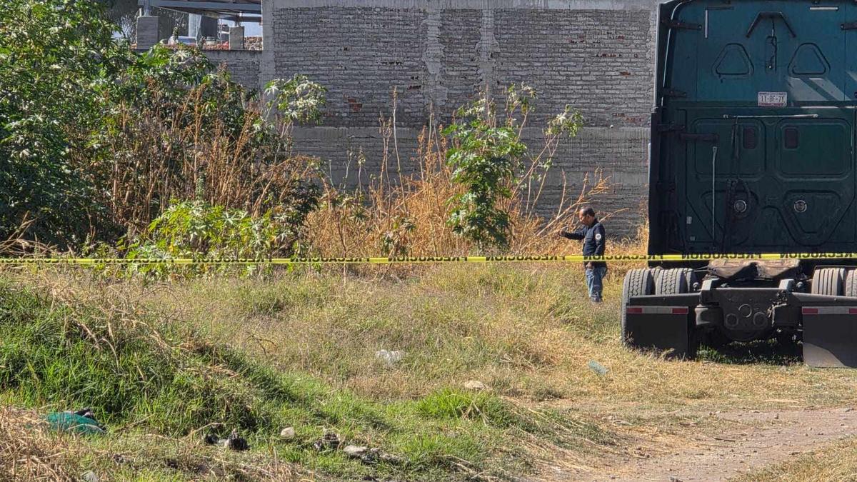 Hallan cadáver baleado, apuñalado y putrefacto en la colonia Ejidal Sur