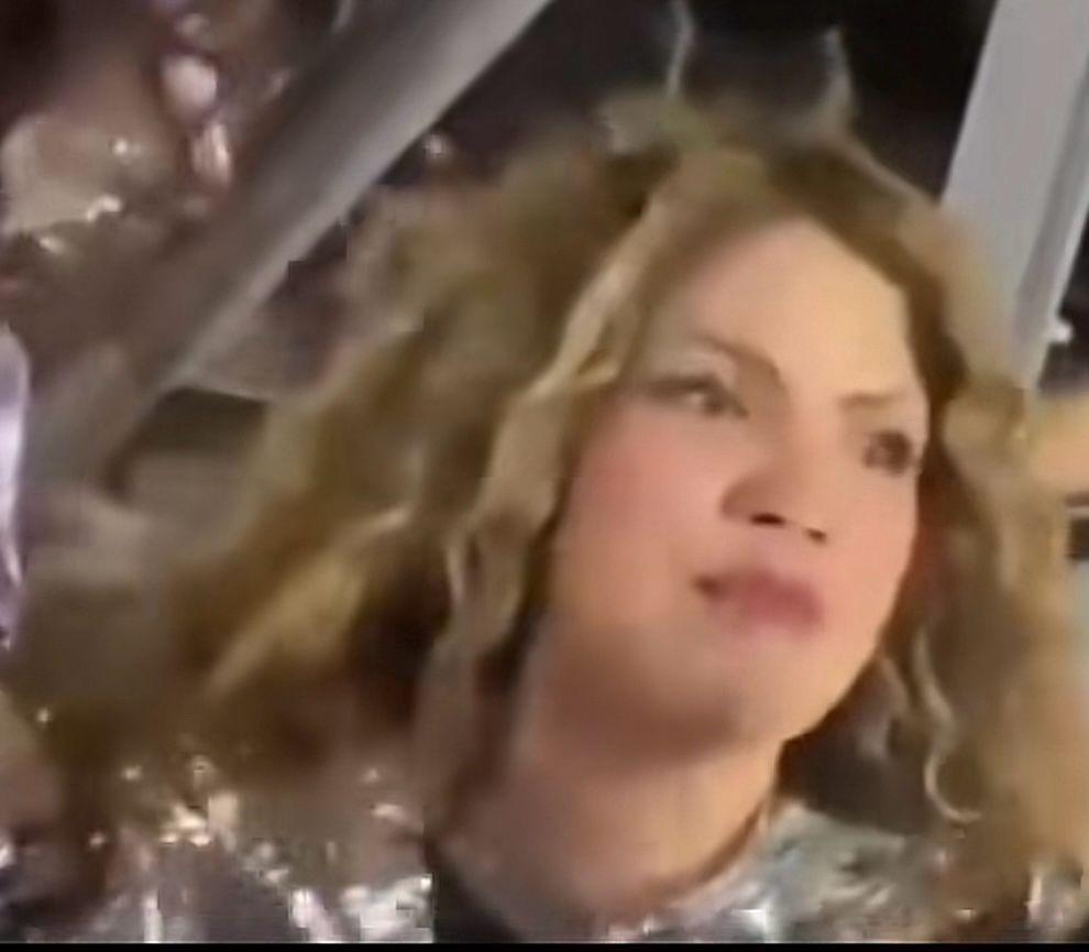 Imitadora de Shakira rompe en llanto tras fuerte pelea con el equipo de la cantante-1