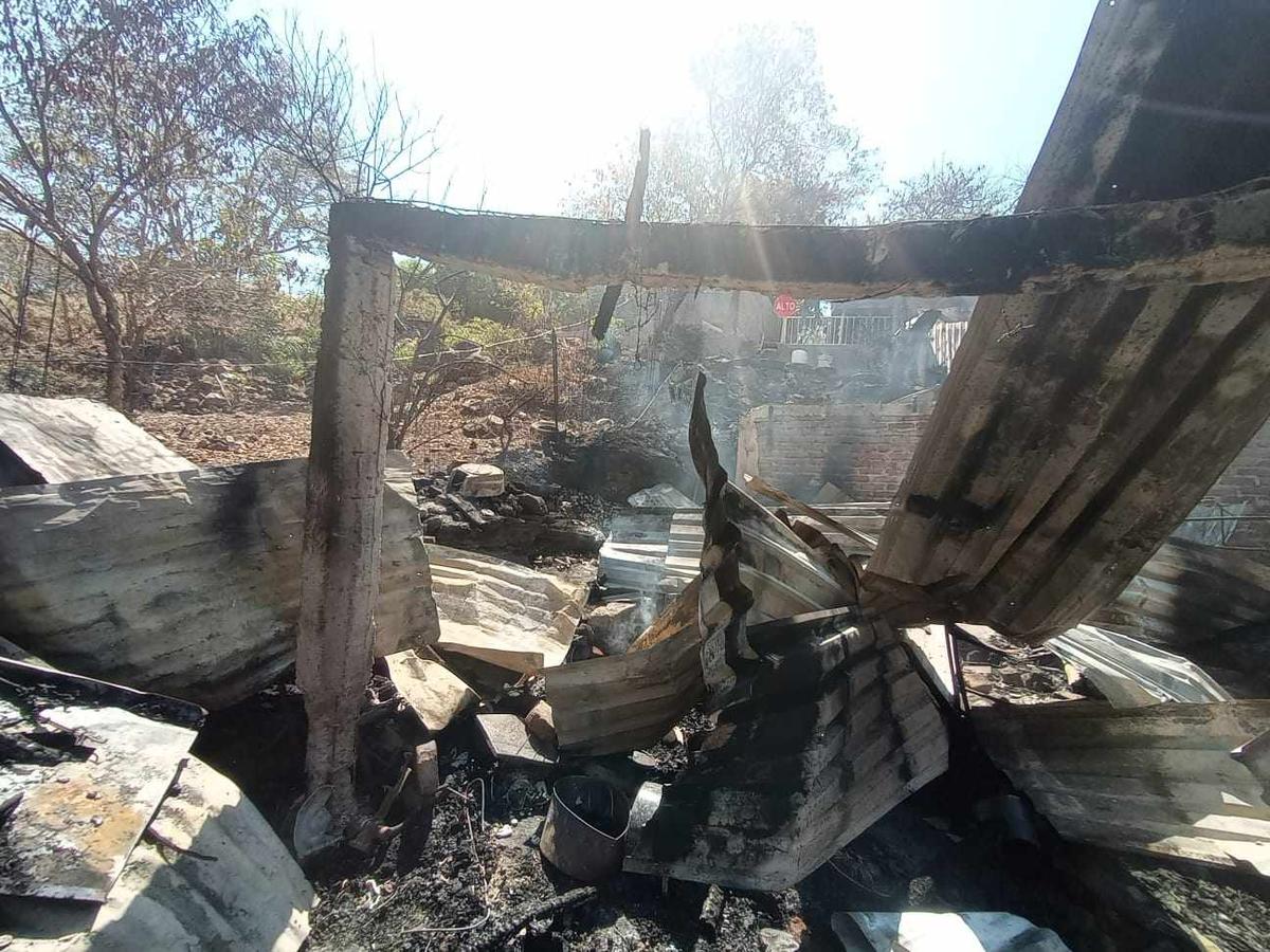 incendio en Apatzingán Sujeto le prende fuego a vivienda y huye