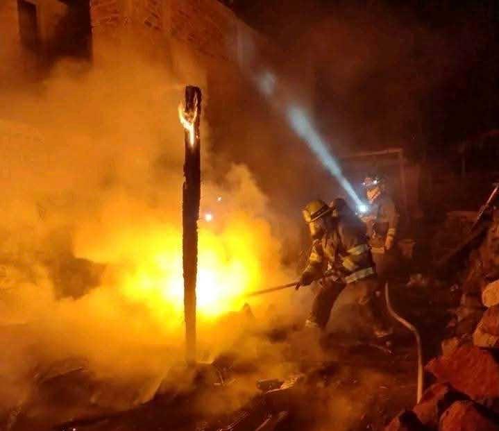 Incendio en vivienda a detrás de Estadio Morelos, en Morelia 1