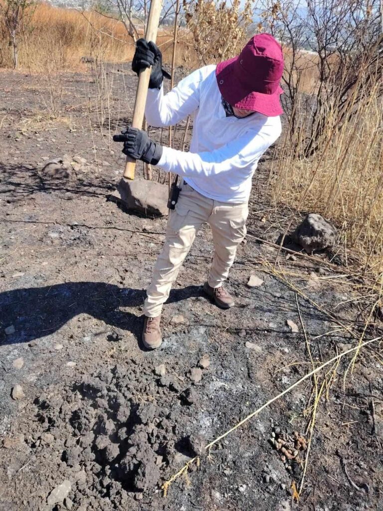 Localizan cadáver de mujer y una osamenta, en fosas del Cerro de La Cruz de Jacona-3