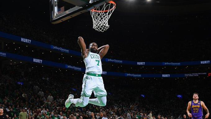 Los Celtics frenan a los Lakers en un juegazo