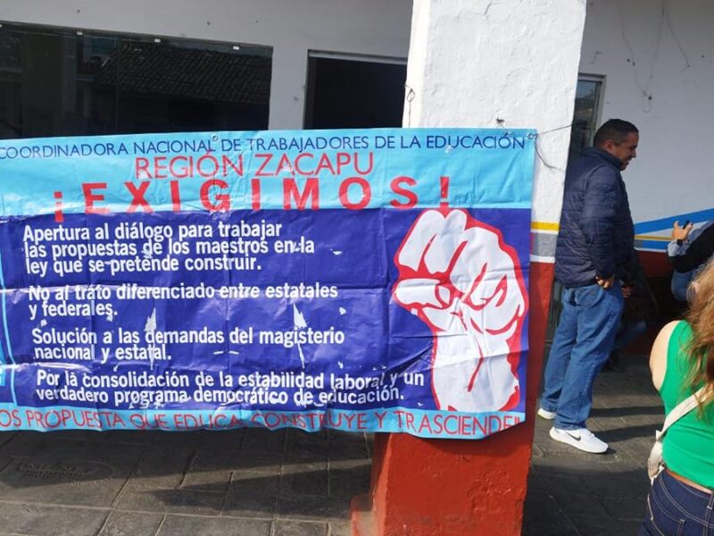 Magisterio de Michoacán bloquea Presidencias municipales