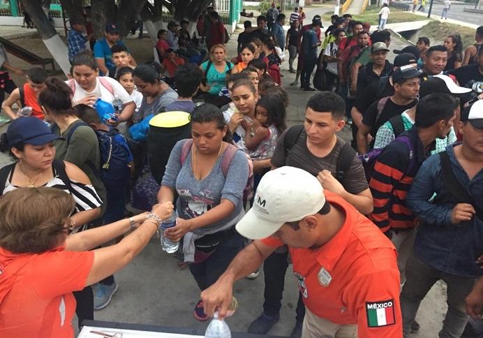 Migrantes sudamericanos optan por el empleo informal en México