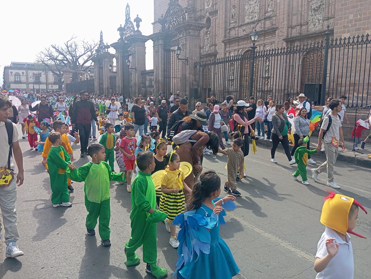 Morelia se llena de colores y sonrisas con el Desfile de la Primavera