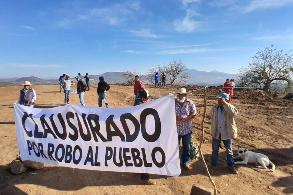 Movilización de habitantes exigiendo el pago de sus tierras