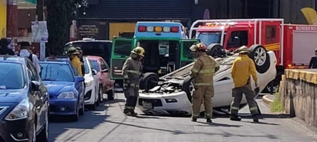 Mujer embarazada resulta herida tras volcadura de auto al sur de Morelia-1