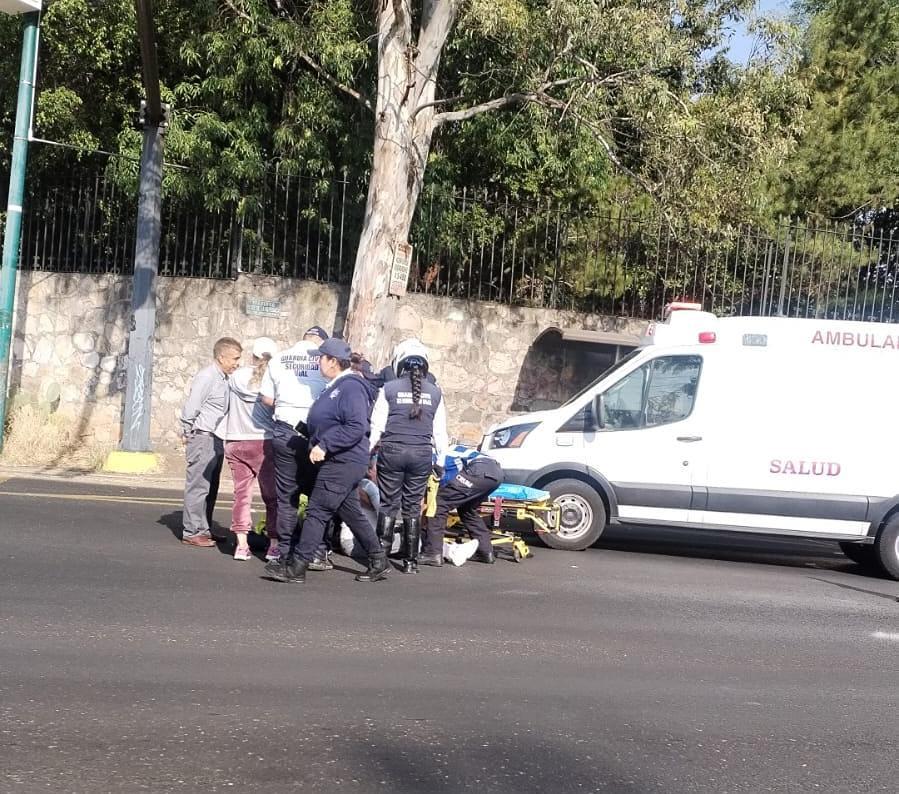 Persona es atropellada por auto frente a Casa Michoacán en accidente vial