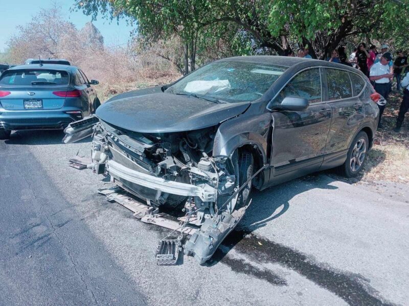 Se registra carambola vehicular en la Apatzingán – Cuatro Caminos; hay 4 heridos