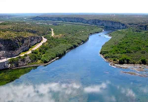 Texas pide a Trump usar aranceles para presionar a México y que cumpla con la distribución fronteriza de agua