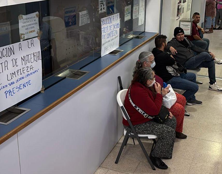 Trabajadores del Hospital de la Mujer bloquean instalaciones; exigen destitución de directora