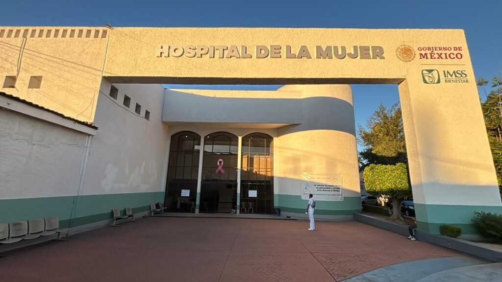 Trabajadores del Hospital de la Mujer bloquean instalaciones; exigen la destitución de directora