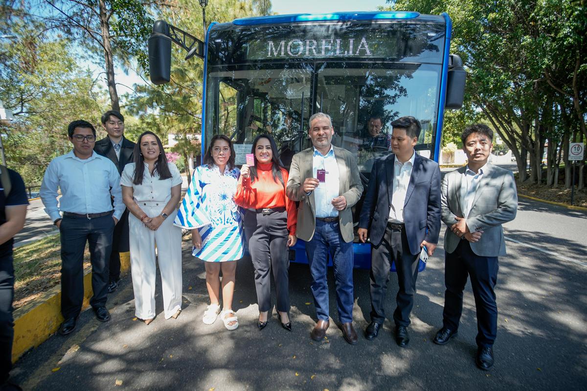 Transporte público de moderniza en Uruapan con tarjeta: Bedolla