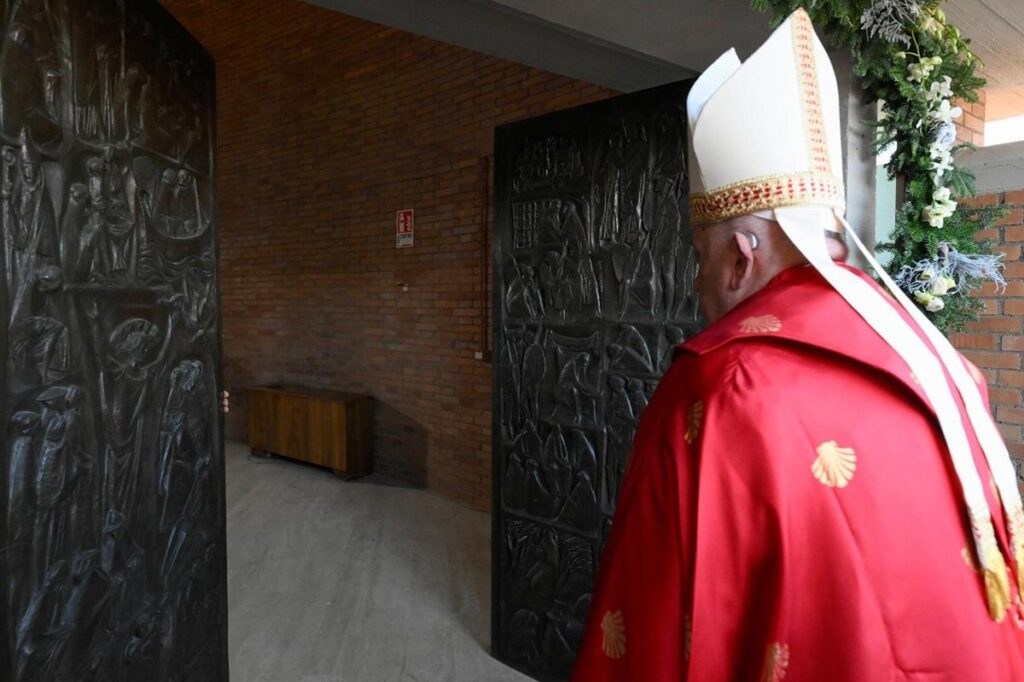 Vaticano Comparte Primera Foto del Papa Francisco Después de un Mes de Hospitalización