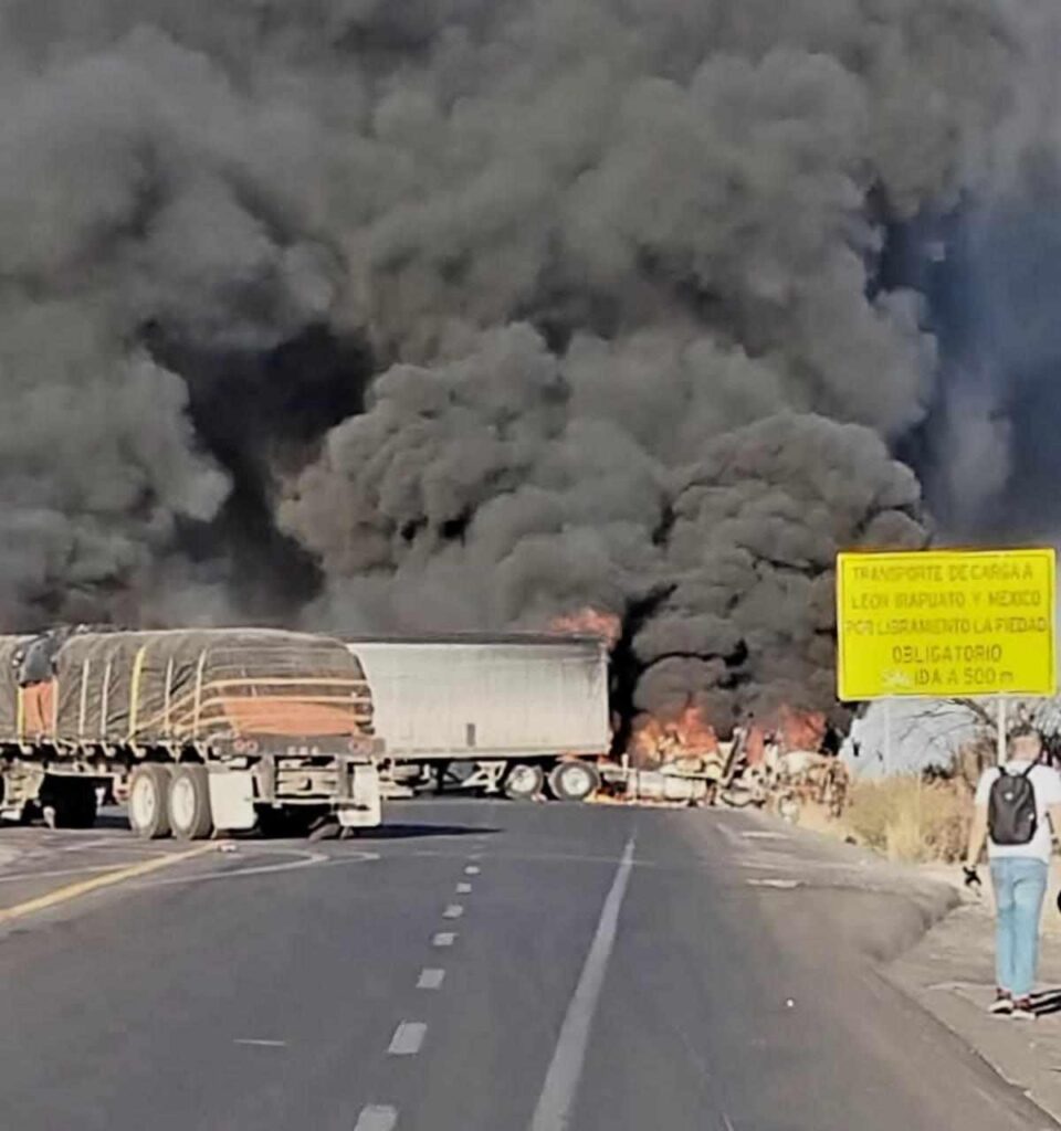 violencia en Yurécuaro y Tanhuato deja vehículos incendiados