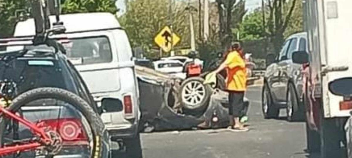 Volcadura en Morelia: 1 persona lastimada